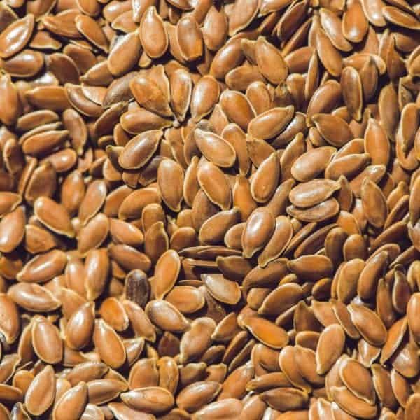 Semi di lino ricchi di omega-3 e fibre naturali.